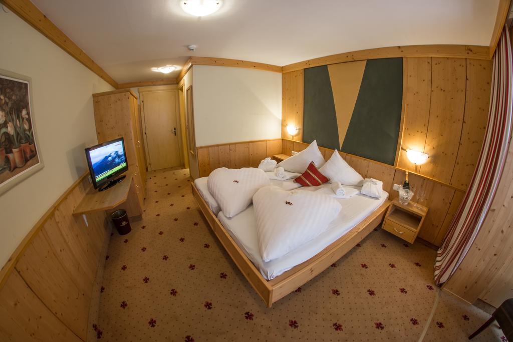Hotel Tschirgantblick Wenns Room photo